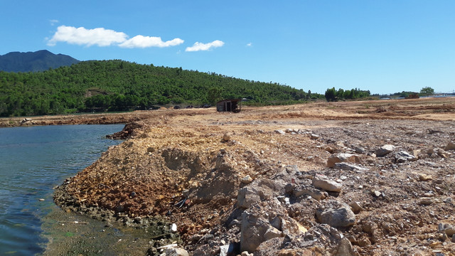 Cận cảnh dự án Golden Hills của Công ty Trung Nam lấn sông Cu Đê - Hình 3 Can canh du an Golden Hills cua Cong ty Trung Nam lan song Cu De-Hinh-3