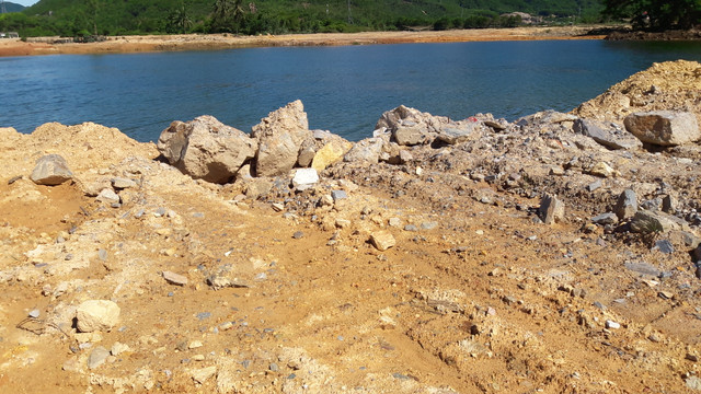 Cận cảnh dự án Golden Hills của Công ty Trung Nam lấn sông Cu Đê - Hình 5 Can canh du an Golden Hills cua Cong ty Trung Nam lan song Cu De-Hinh-5