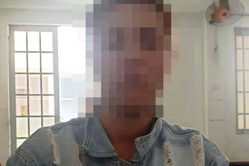 Bé gái 1 tuổi bị mẹ nuôi bạo hành thương tích kinh hoàng Be gai 1 tuoi bi me nuoi bao hanh thuong tich kinh hoang