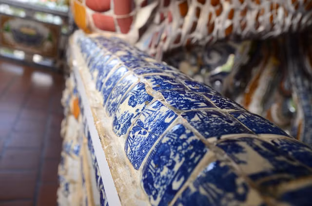 Cận cảnh chùa "ve chai" Linh Phước có tượng Quan Thế Âm bồ tát được kết bằng 650.000 hoa bất tử - Hình 4 Can canh chua