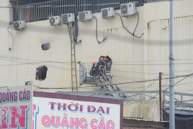 Toàn cảnh vụ cháy quán karaoke ở Bình Dương khiến 32 người tử vong - Hình 2 Toan canh vu chay quan karaoke o Binh Duong khien 32 nguoi tu vong-Hinh-2