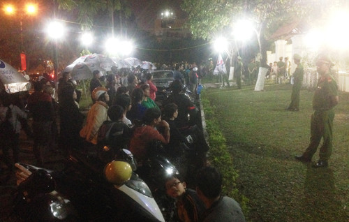 Benh tro nang, ong Thanh van nhac vo tang qua Tet nguoi ngheo