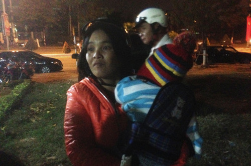 Benh tro nang, ong Thanh van nhac vo tang qua Tet nguoi ngheo-Hinh-2