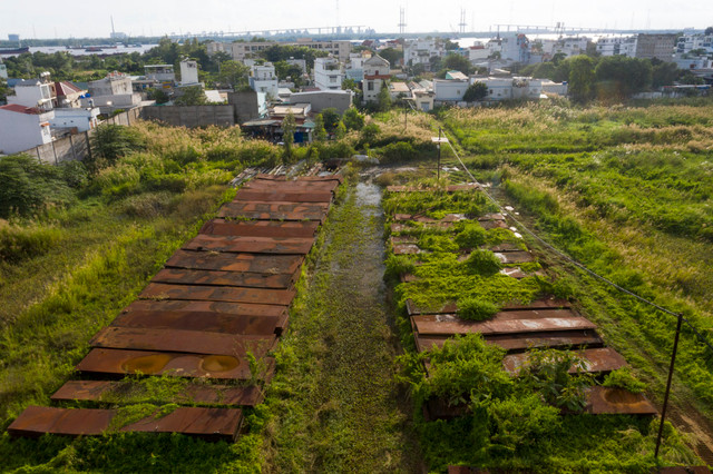 Cận cảnh dự án tổng kho xăng dầu hàng nghìn tỷ thi công dở dang ở TP HCM - Hình 5 Can canh du an tong kho xang dau hang nghin ty thi cong do dang o TP HCM-Hinh-5