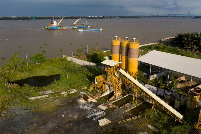Cận cảnh dự án tổng kho xăng dầu hàng nghìn tỷ thi công dở dang ở TP HCM - Hình 2 Can canh du an tong kho xang dau hang nghin ty thi cong do dang o TP HCM-Hinh-2