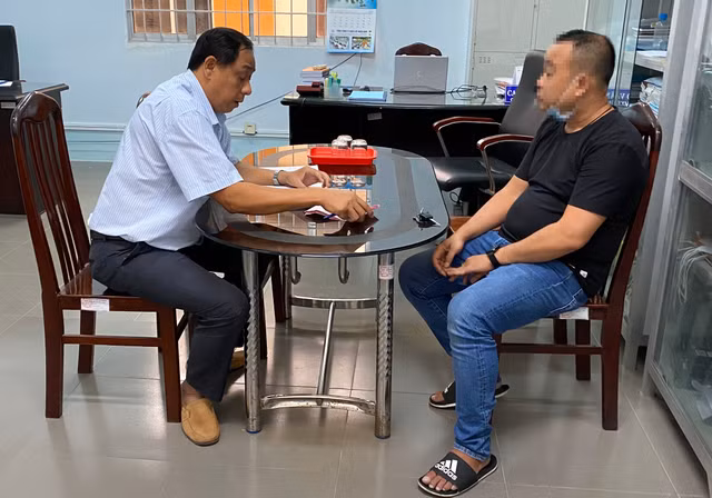 Dang thong tin 'cach ly xa hoi them 15 ngay' len facebook bi phat 7,5 trieu dong