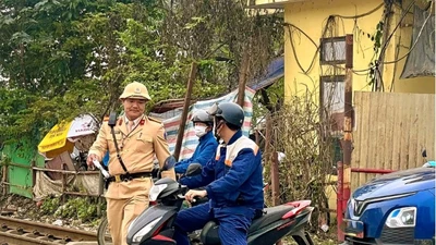 Nguy cơ tai nạn đường sắt gia tăng do ý thức người dân hạn chế