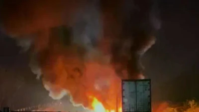 Ba ô tô bị thiêu rụi sau tai nạn liên hoàn trên cao tốc ở Khánh Hoà