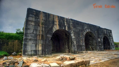 Điều phi thường ẩn giấu trong tòa thành đá cổ lớn nhất Việt Nam