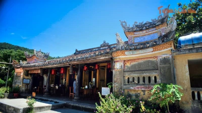 Ngôi chùa cổ hơn 250 năm trên đảo hoang sơ của Đà Nẵng