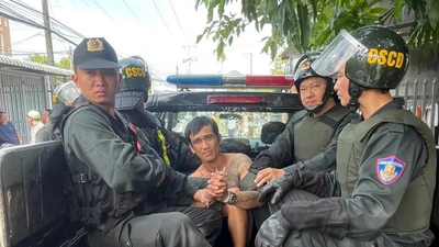 Khống chế con nghiện dùng hung khí tấn công cảnh sát