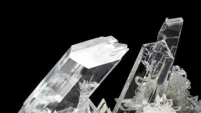 Các yếu tố tạo nên vẻ đẹp kỳ lạ của tinh thể tự nhiên