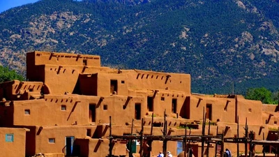 Giải mã tộc người Bắc Mỹ sở hữu những ngôi nhà đất kỳ lạ