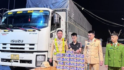 Bắt 2 đối tượng vận chuyển hơn 42 kg pháo nổ lậu