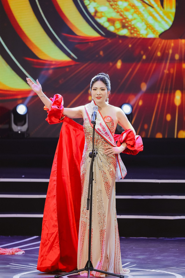 Phần ứng xử truyền cảm hứng của nữ doanh nhân Trần Thị Phương đã “chạm” đến trái tim Ban giám khảo. Ảnh: Team Bình Nguyễn h3.jpg