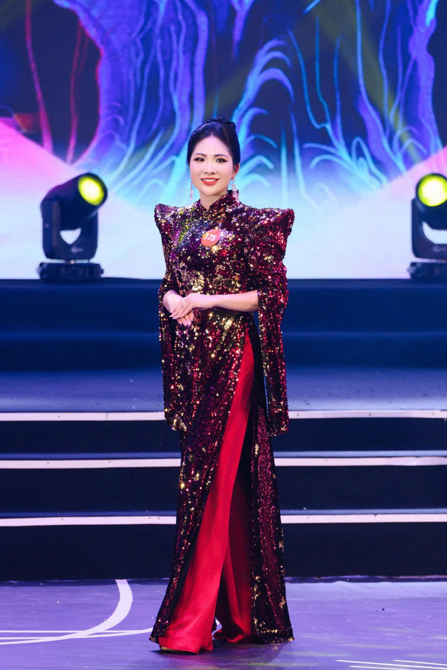 Trần Thị Phương khoe sắc trong tà áo dài của Tony Phạm, lấy cảm hứng từ niềm tự hào dân tộc của mảnh đất Gia Lai hào kiệt. Ảnh: Team Bình Nguyễn h9.jpg