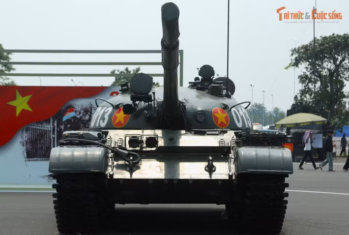 Mẫu xe tăng thứ ba được giới thiệu là T-62 một phiên bản cải tiến so với mẫu tăng T-54. T-62 có kíp lái 4 người; trọng lượng 37,5 tấn; dài 9,335m; rộng 3,3m và cao 3,395m.