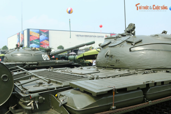 Xe được trang bị động cơ 580 mã lực với tốc độ tối đa 50 km/h trên đường nhựa. Tầm hoạt động 450 km trên đường nhựa và 320 km trên đường đất.