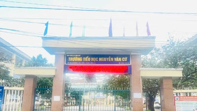 Đề nghị điều chuyển hiệu trưởng sau vụ lạm thu, giáo viên sửa bài thi 