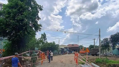 Gia Lai: Cầu Kliếc sập do mưa lũ, gây ảnh hưởng giao thông nghiêm trọng