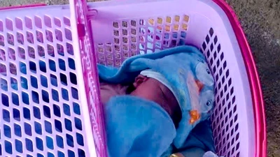 Bé trai hơn 1 tháng tuổi bị bỏ rơi kèm thư xin giúp đỡ tại Gia Lai