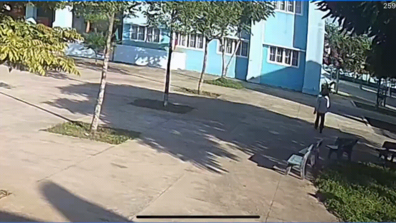 Camera ghi lại cảnh ông Tảng hành hung đồng nghiệp Camera ghi lại cảnh ông Tảng hành hung đồng nghiệp