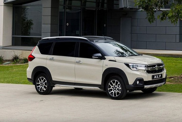Suzuki XL7 Hybrid tiếp tục giữ vị trí thứ 3 với 184 xe được bán ra thị trường. 4-6083.jpg