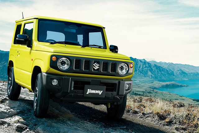 Sau bảy năm kể từ khi thế hệ hiện tại ra mắt vào năm 2018, Suzuki Jimny vẫn duy trì sức hút bền bỉ trong giới yêu xe địa hình. Suzuki chọn cách đi chậm mà chắc: giữ nguyên tinh thần thiết kế và khả năng vận hành đặc trưng, đồng thời bổ sung một số tinh chỉnh quan trọng liên quan đến công nghệ an toàn và hệ thống giải trí, đặc biệt dành cho phiên bản ba cửa. 2-1390.jpg
