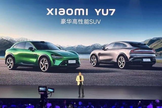 Giá cổ phiếu của Tập đoàn Xiaomi đã đạt mức cao kỷ lục mới là 61,45 HKD, đưa nhà sáng lập Lôi Quân trở thành người giàu nhất Trung Quốc. Thành tích này nối tiếp kỷ lục 52 HKD trước đó vào ngày 27/2, giúp ông Lôi tạm thời trở thành người giàu nhất Trung Quốc trước khi giá cổ phiếu điều chỉnh ngay trong ngày. 9-2210.jpg