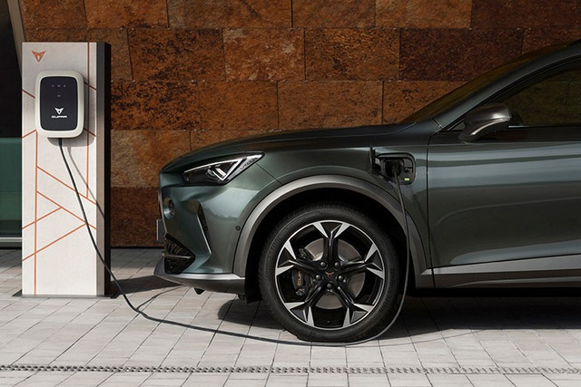 Nghiên cứu T&E cho thấy xe PHEV thải CO2 thực tế cao gấp gần 5 lần công bố. 1-9403.jpg