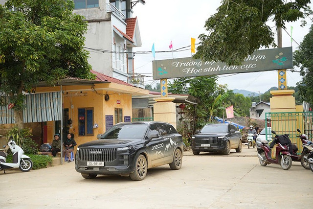 Mỗi hành trình xe không chỉ là di chuyển, mà còn là kết nối, sẻ chia và nâng đỡ ước mơ của những mầm xanh tương lai. 2-2308.jpg