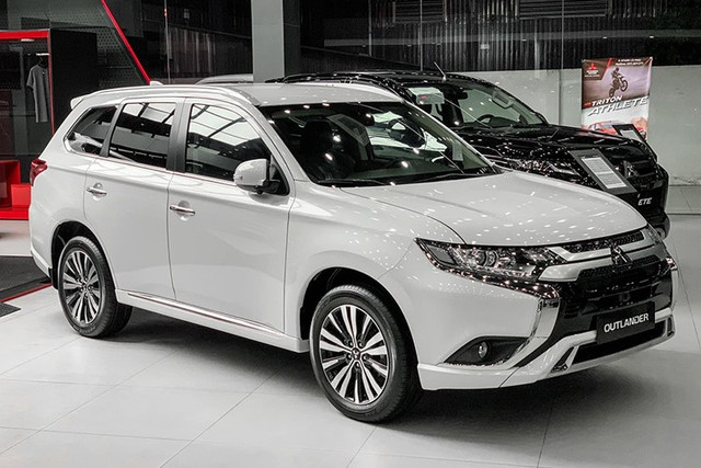 Mitsubishi Outlander "bị lạc" phiếu xuất xưởng tại Việt Nam. 3-3428.jpg