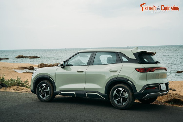 BYD ATTO 2 trang bị động cơ điện đặt ở phía trước, công suất 130kW (tương đương 174 mã lực) và mô-men xoắn cực đại 290Nm. 2-2419.jpg