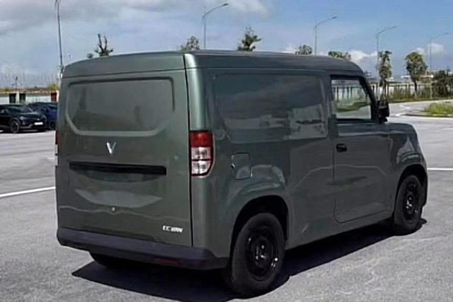 VinFast EC Van có giá bán 285 triệu đồng (kèm pin), được bảo hành chính hãng 5 năm hoặc 130.000 km cho xe, 7 năm hoặc 160.000 km cho pin. 2-9772.jpg