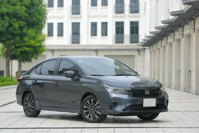 Bất ngờ lớn nhất thuộc về Honda City khi mẫu sedan Nhật tạo nên cú bứt phá ấn tượng với 1.287 xe bán ra, tăng trưởng kỷ lục 170,9% so với tháng trước.