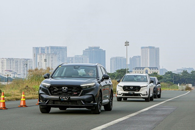 Việc nội địa hóa sản xuất CR-V e:HEV sẽ giúp giảm chi phí nhập khẩu và thuế, từ đó tạo điều kiện để giá bán hấp dẫn hơn so với mức nhập khẩu từ Thái Lan. 3-6977.jpg