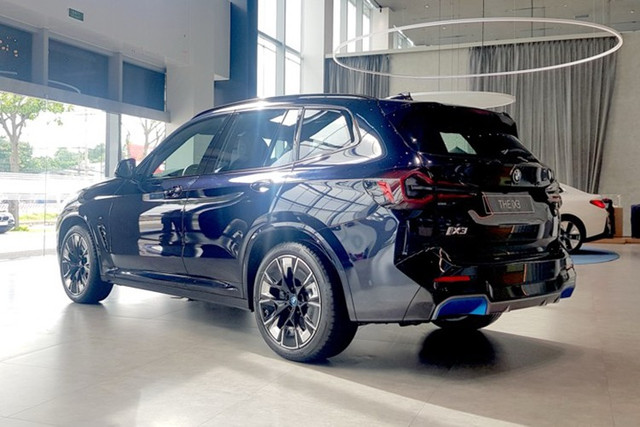 Cung cấp sức mạnh cho iX3 là mô-tơ điện đặt ở cầu sau, sản sinh công suất 286 mã lực và mô-men xoắn cực đại 400 Nm. 2-7011.jpg