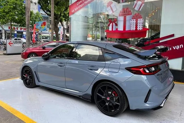 Trước khi ngừng bán, Honda đã mở cọc cho 10 chiếc Civic Type R cuối cùng. 3-8360.jpg