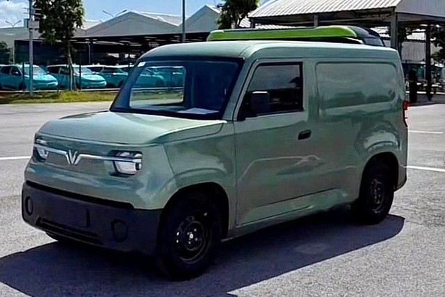 VinFast EC Van giá 285 triệu lộ diện tại nhà máy, sắp đến tay người dùng. 1-6135.jpg