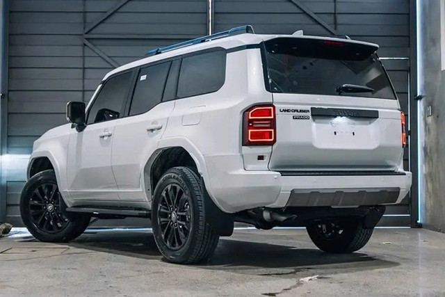 Giới kinh doanh nhận định, từ sau quý II/2025, sức mua Toyota Land Cruiser Prado đã chững lại, không còn sôi động như giai đoạn cuối năm 2024 và đầu năm 2025. 4.jpg