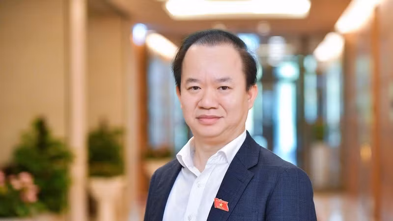 PGS.TS Bùi Hoài Sơn, Ủy viên chuyên trách Ủy ban Văn hóa và Xã hội của Quốc hội.