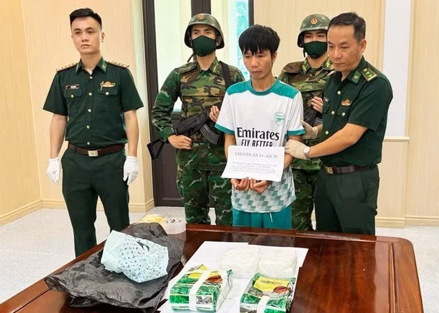 Bắt đối tượng vận chuyển gần 2kg ma tuý ở Hà Tĩnh