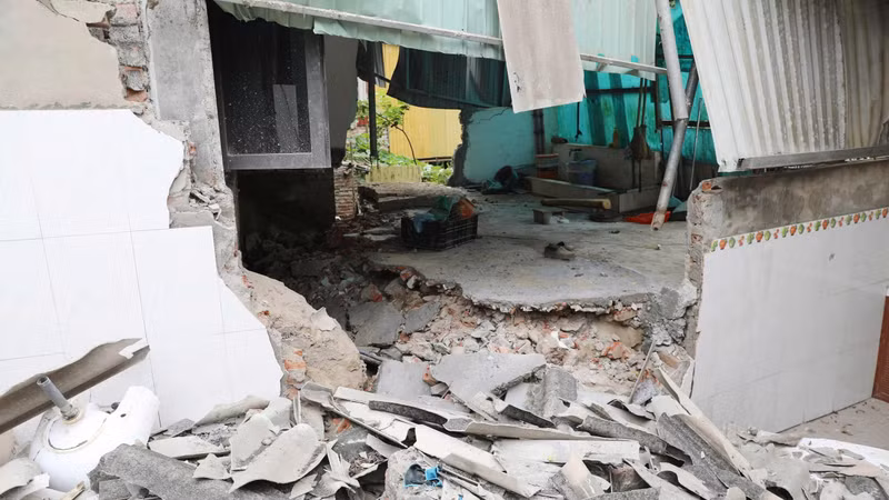 Sạt lở khiến 14 hộ dân phải di dời, Phú Thọ công bố tình huống khẩn cấp