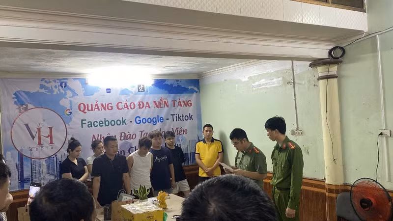 Triệt phá đường dây thuốc giả gia truyền 4 đời trên mạng xã hội