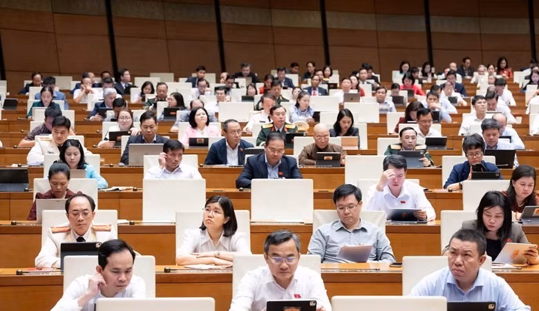 Công chứng viên chịu trách nhiệm về tính xác thực, hợp pháp của giao dịch