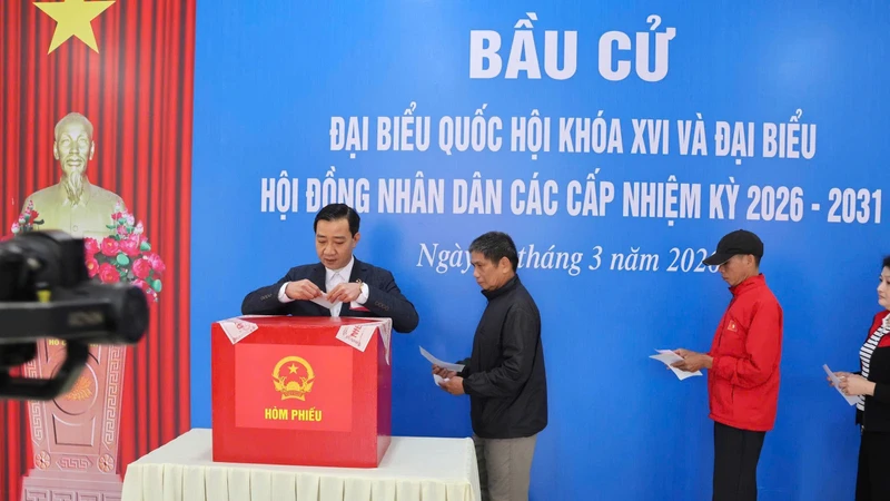 Chùm ảnh: Cử tri nô nức đi bầu cử sớm tại đặc khu Bạch Long Vĩ