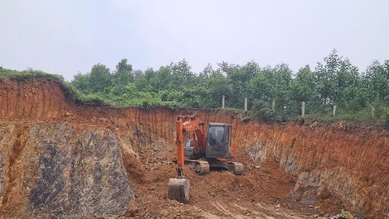 Cận cảnh san lấp đất ruộng trái phép ở Phú Thọ 