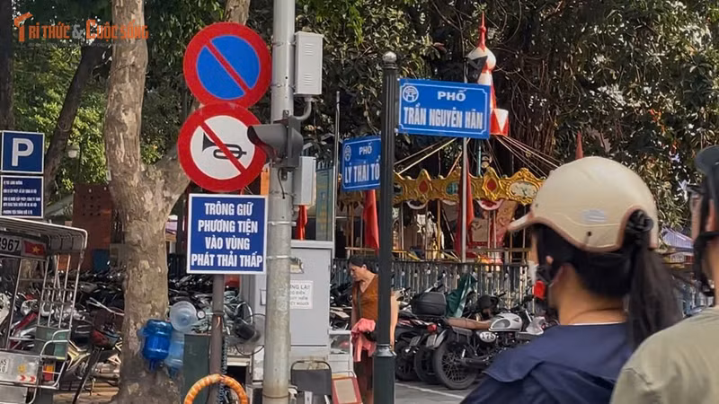 Hệ thống biển báo, điểm trông giữ xe trong vùng phát thải thấp của Hà Nội