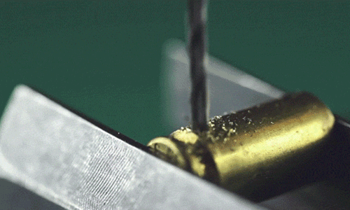 Mách bạn cách chế tai nghe bằng vỏ đạn cực ngầu Mach ban cach che tai nghe bang vo dan cuc ngau