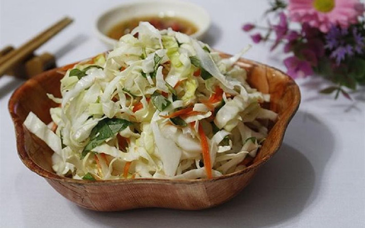 Ngoài ra, dưa bắp cải chứa vi khuẩn sinh học có thể giúp cải thiện tiêu hóa và giảm táo bón. Ảnh: cooky.